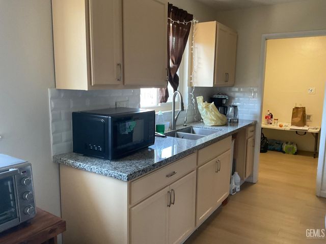 2603 Cleveland Way, Bakersfield, CA 93304