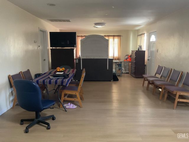 2603 Cleveland Way, Bakersfield, CA 93304