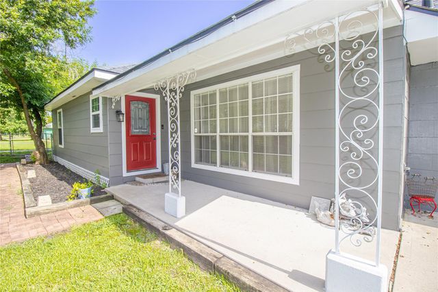 2415 W Cedar Bayou Lynchburg Road, Baytown, TX 77521