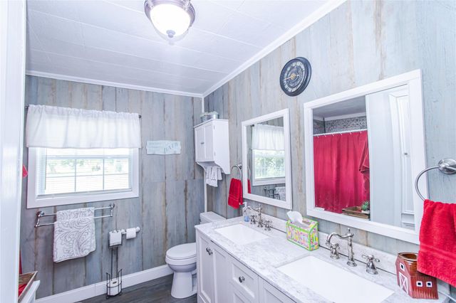 2415 W Cedar Bayou Lynchburg Road, Baytown, TX 77521