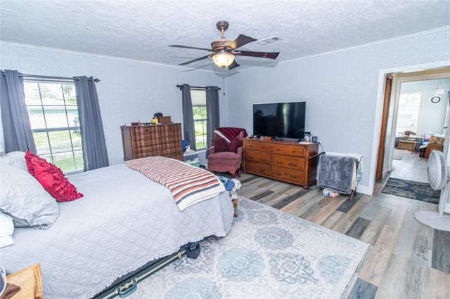 2415 W Cedar Bayou Lynchburg Road, Baytown, TX 77521