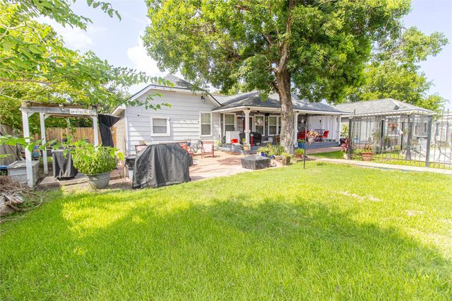2415 W Cedar Bayou Lynchburg Road, Baytown, TX 77521