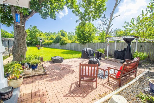2415 W Cedar Bayou Lynchburg Road, Baytown, TX 77521