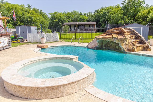2415 W Cedar Bayou Lynchburg Road, Baytown, TX 77521