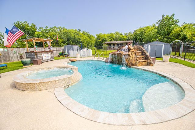 2415 W Cedar Bayou Lynchburg Road, Baytown, TX 77521