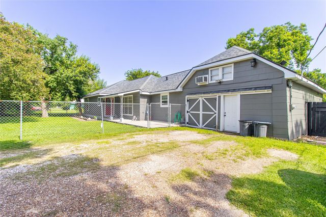 2415 W Cedar Bayou Lynchburg Road, Baytown, TX 77521