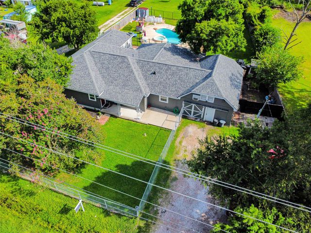 2415 W Cedar Bayou Lynchburg Road, Baytown, TX 77521