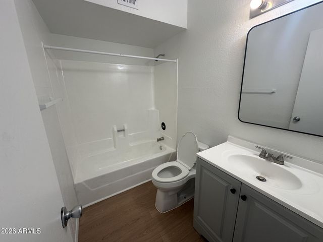 2844 E Monte Cristo Avenue 201, Phoenix, AZ 85032