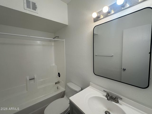 2844 E Monte Cristo Avenue 201, Phoenix, AZ 85032
