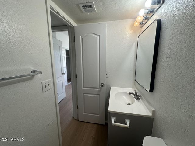 2844 E Monte Cristo Avenue 201, Phoenix, AZ 85032