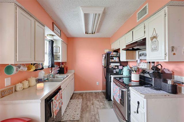 311 Klesel Street, Schulenburg, TX 78956