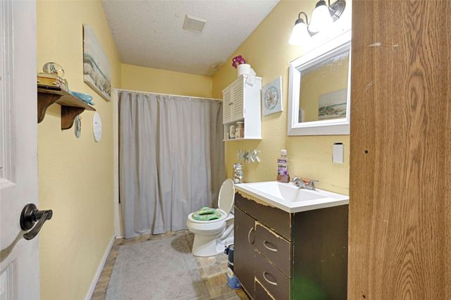 311 Klesel Street, Schulenburg, TX 78956