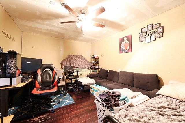 311 Klesel Street, Schulenburg, TX 78956