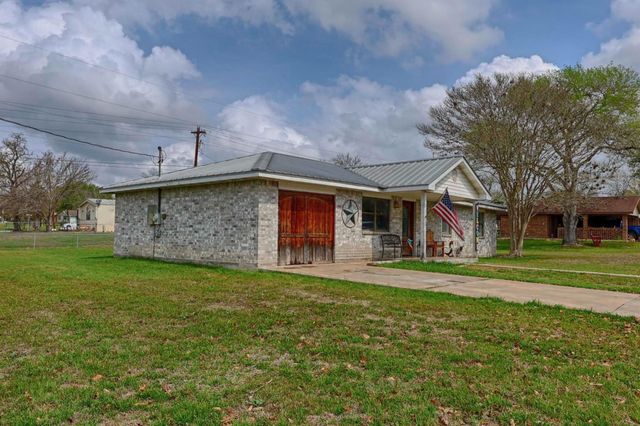 311 Klesel Street, Schulenburg, TX 78956
