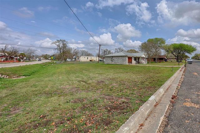 311 Klesel Street, Schulenburg, TX 78956