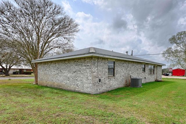 311 Klesel Street, Schulenburg, TX 78956