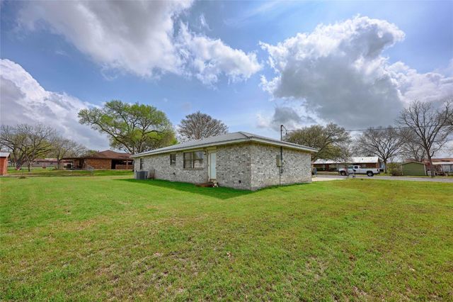 311 Klesel Street, Schulenburg, TX 78956