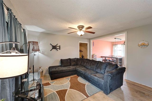 311 Klesel Street, Schulenburg, TX 78956