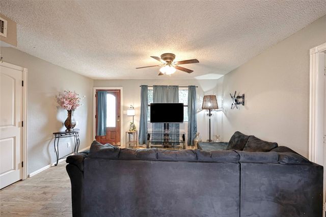 311 Klesel Street, Schulenburg, TX 78956