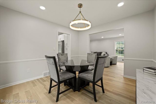 655 S Spinningwheel Lane, Bloomfield Hills, MI 48304