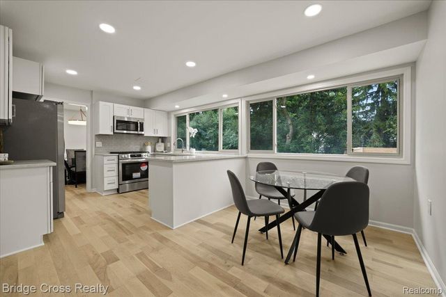 655 S Spinningwheel Lane, Bloomfield Hills, MI 48304