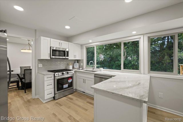 655 S Spinningwheel Lane, Bloomfield Hills, MI 48304