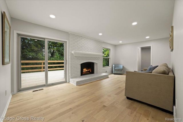 655 S Spinningwheel Lane, Bloomfield Hills, MI 48304