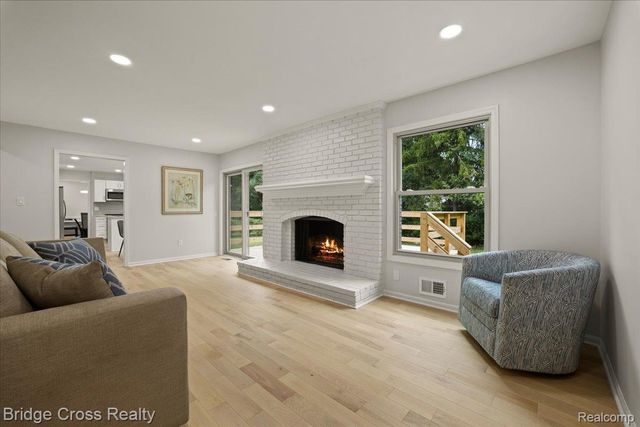 655 S Spinningwheel Lane, Bloomfield Hills, MI 48304