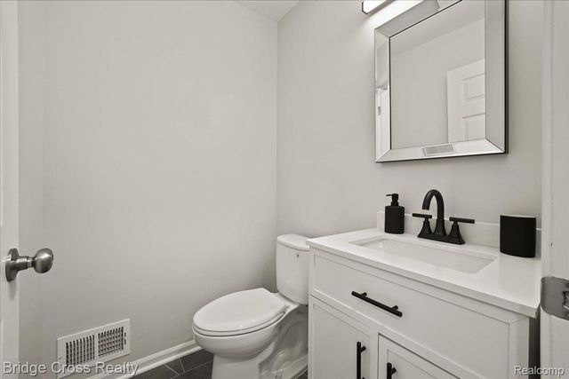 655 S Spinningwheel Lane, Bloomfield Hills, MI 48304