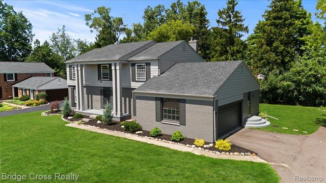655 S Spinningwheel Lane, Bloomfield Hills, MI 48304