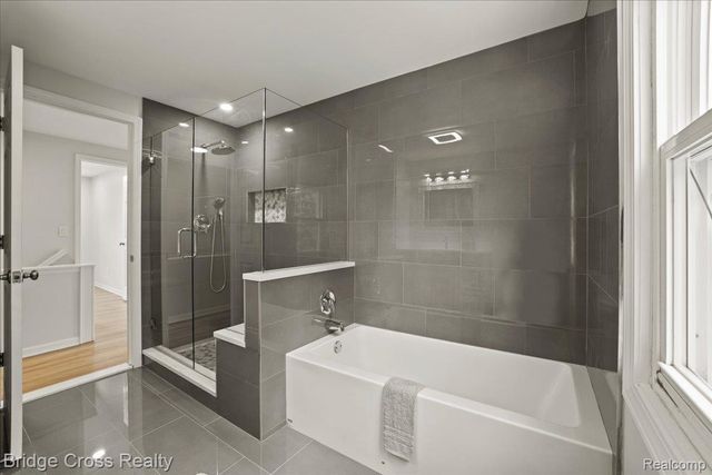 655 S Spinningwheel Lane, Bloomfield Hills, MI 48304