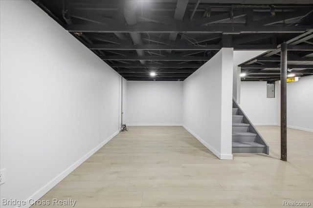 655 S Spinningwheel Lane, Bloomfield Hills, MI 48304
