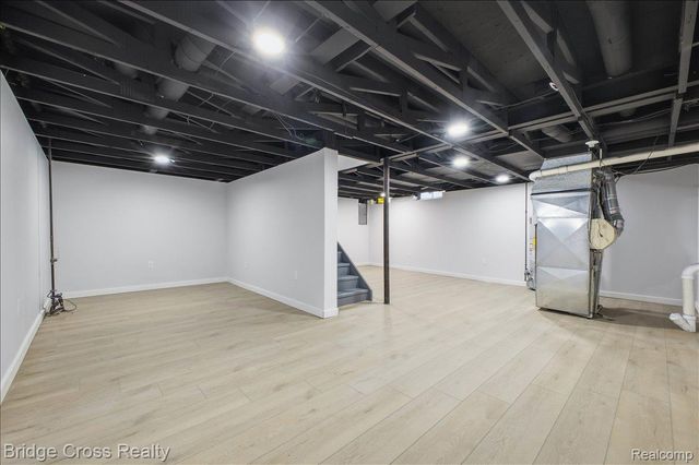 655 S Spinningwheel Lane, Bloomfield Hills, MI 48304