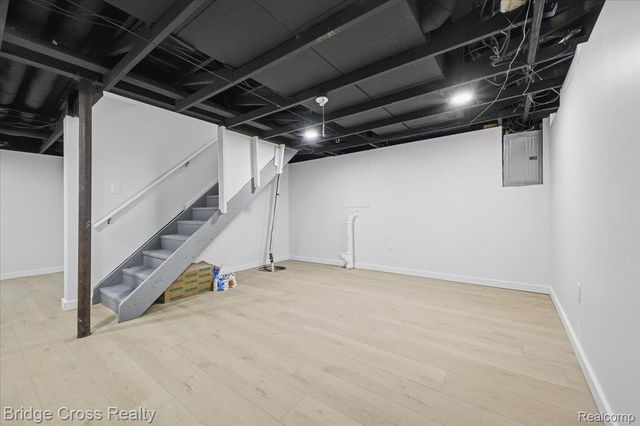655 S Spinningwheel Lane, Bloomfield Hills, MI 48304