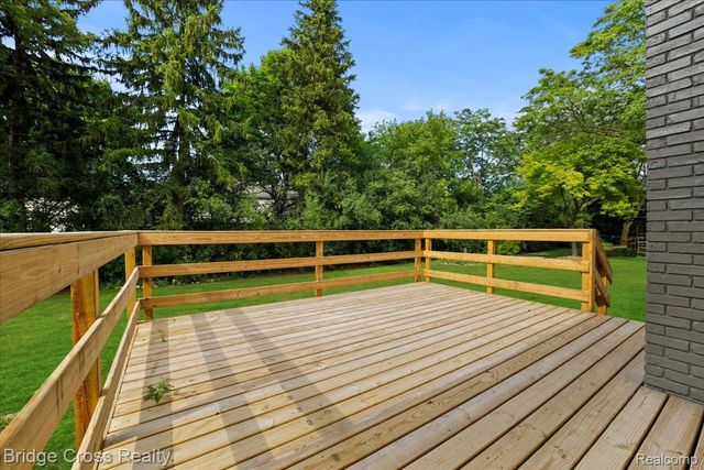 655 S Spinningwheel Lane, Bloomfield Hills, MI 48304