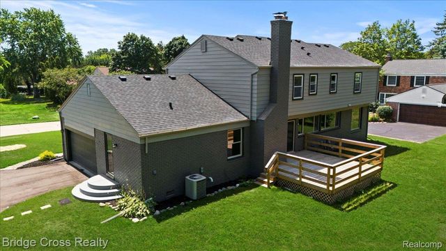 655 S Spinningwheel Lane, Bloomfield Hills, MI 48304