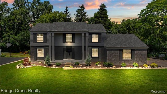 655 S Spinningwheel Lane, Bloomfield Hills, MI 48304