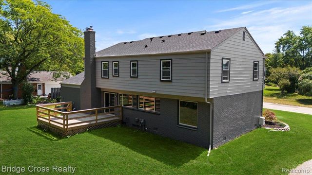 655 S Spinningwheel Lane, Bloomfield Hills, MI 48304