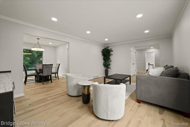 655 S Spinningwheel Lane, Bloomfield Hills, MI 48304