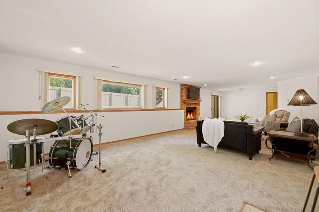 9414 W Sterling Ct, Wichita, KS 67205