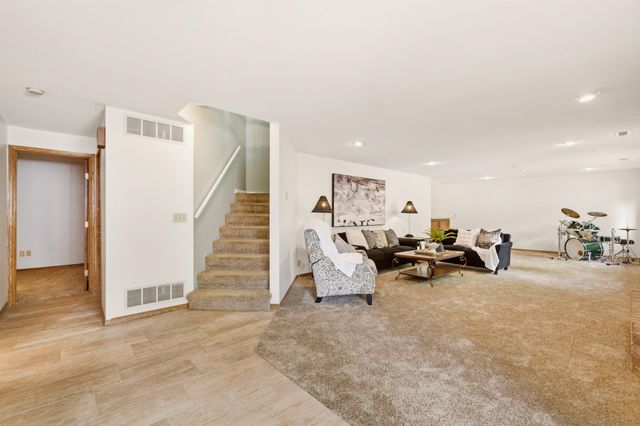 9414 W Sterling Ct, Wichita, KS 67205