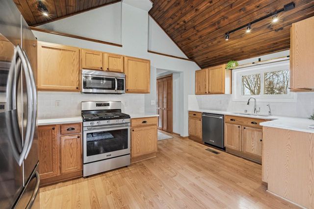 530 CLAIRVILLE ROAD, Oshkosh, WI 54904