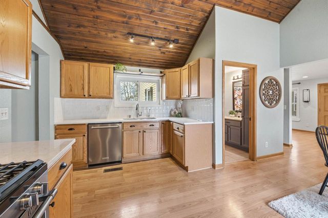 530 CLAIRVILLE ROAD, Oshkosh, WI 54904