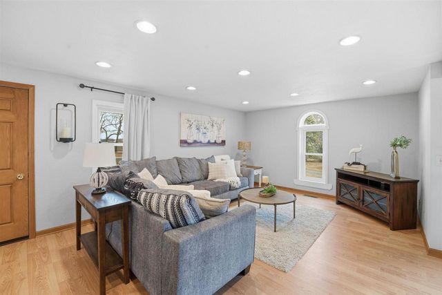 530 CLAIRVILLE ROAD, Oshkosh, WI 54904