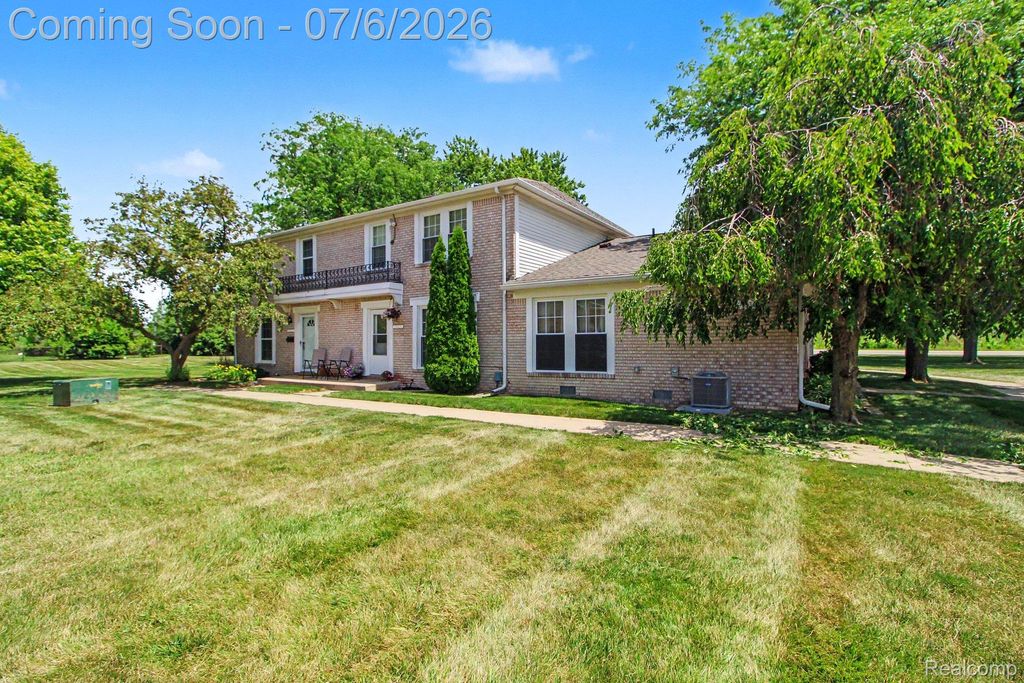 28427 Longmeadow Lane, Brownstown Charter Township, MI 48183