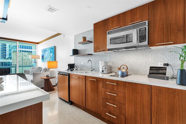 6801 S Collins Ave 611, Miami Beach, FL 33141