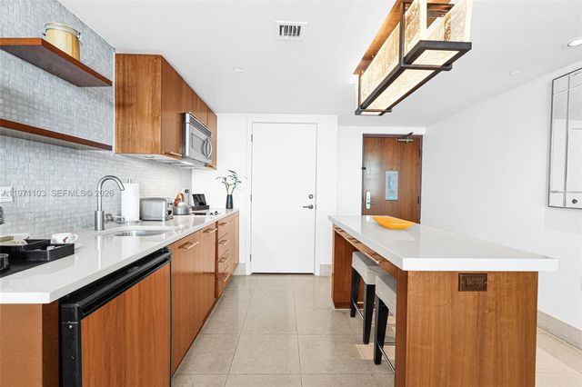 6801 S Collins Ave 611, Miami Beach, FL 33141