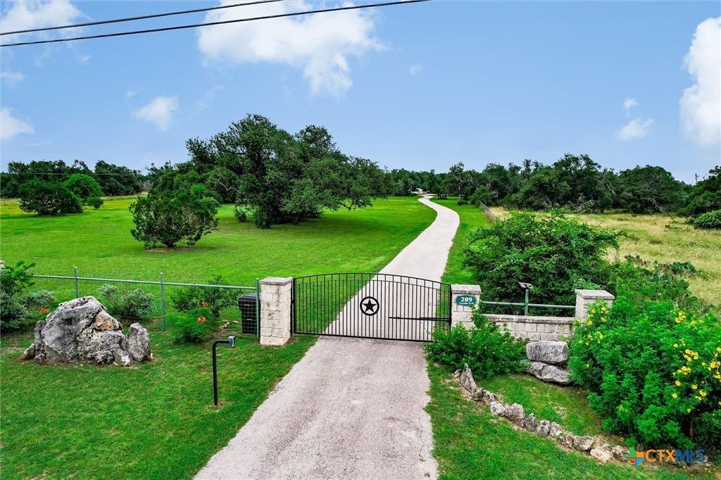 209 Cascade Trail, San Marcos, TX 78666