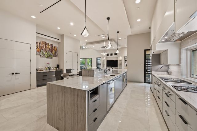 712 Crescent Heights, Southlake, TX 76092