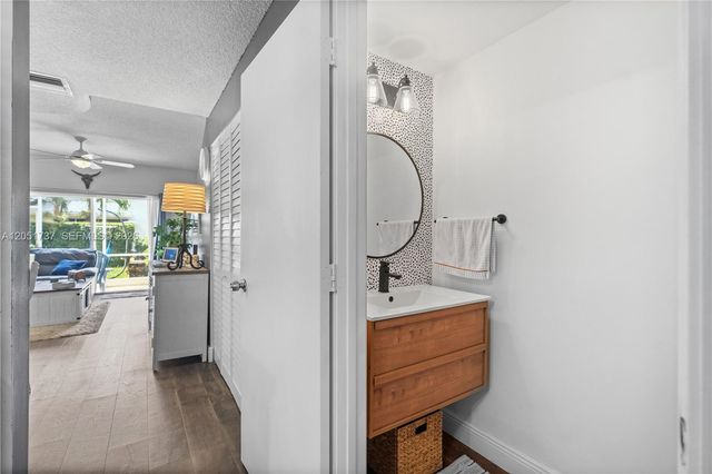 9928 NW 57th Manor, Coral Springs, FL 33076